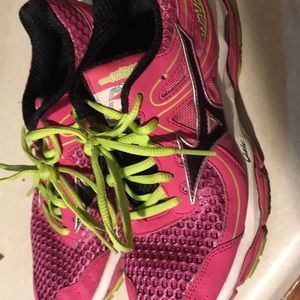 Running shoes women